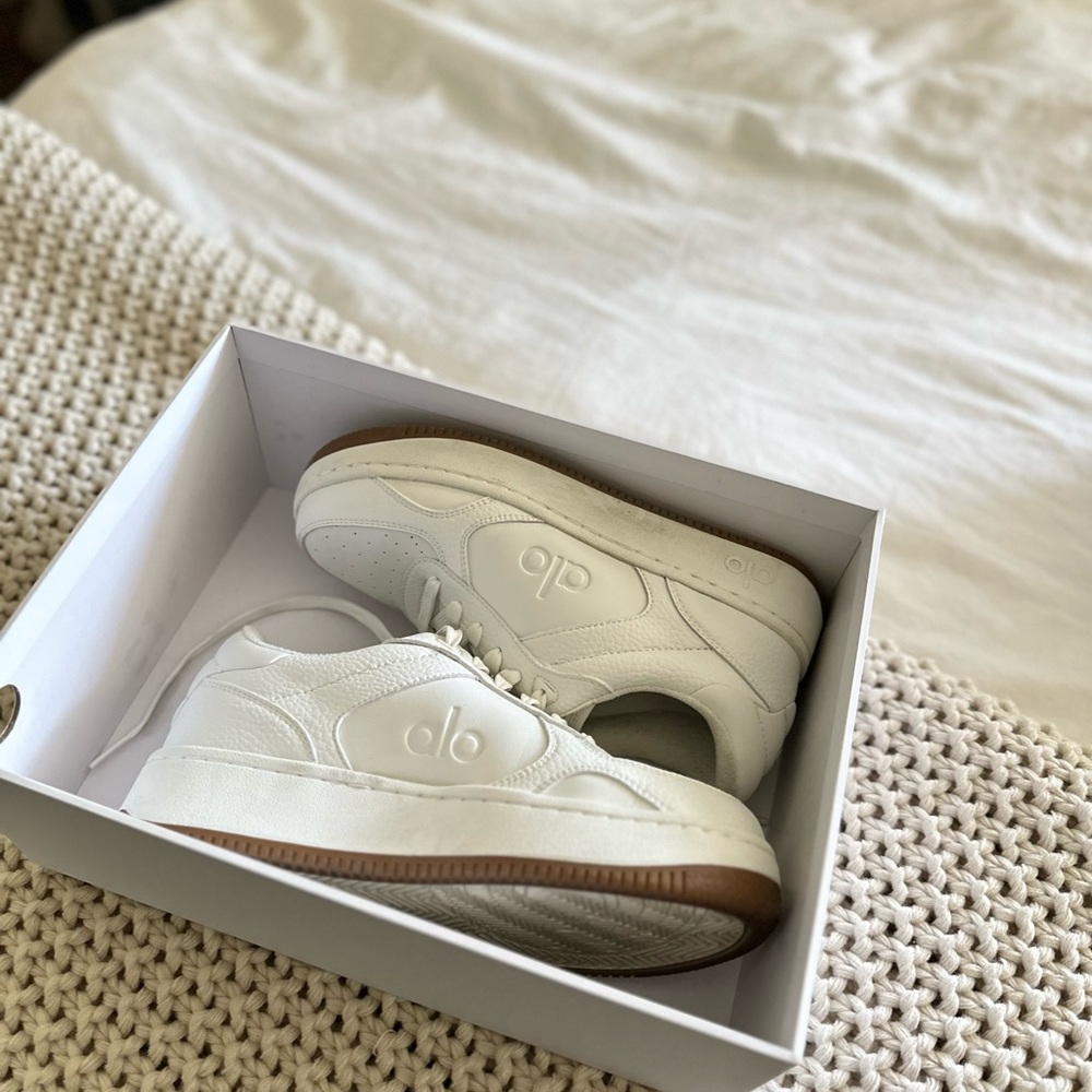Alo Yoga Recover white gum sneakers